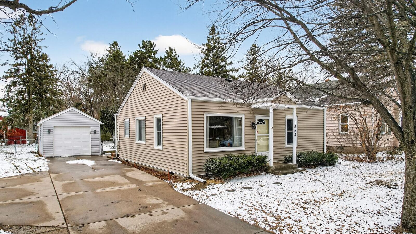 Property Photo:  1848 Highway 96 E  MN 55110 
