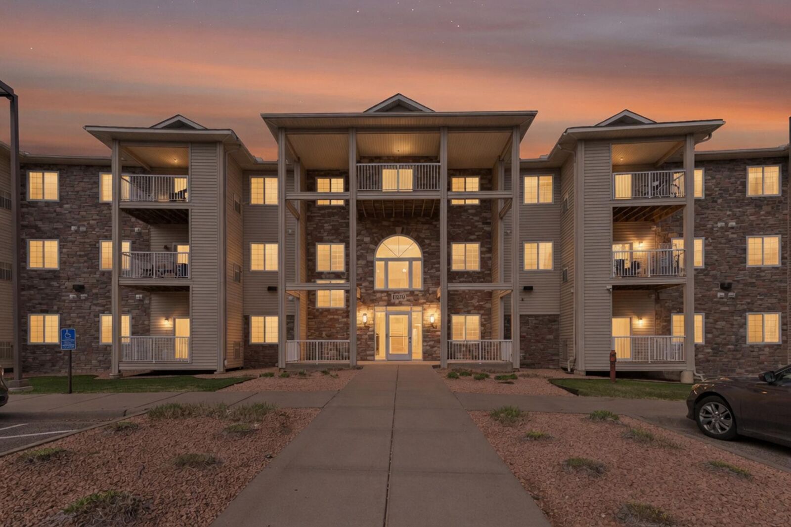 Property Photo:  1590 Parkwood Drive 207  MN 55125 