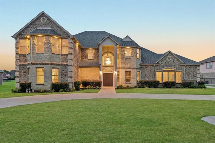 Property Photo:  2112 Becky Lane  TX 75104 