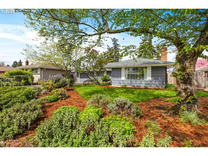 Property Photo:  4525 SE Fieldcrest St  OR 97222 