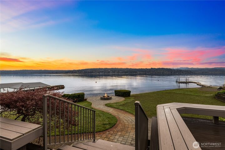Property Photo:  3418 W Lake Sammamish Parkway SE  WA 98008 
