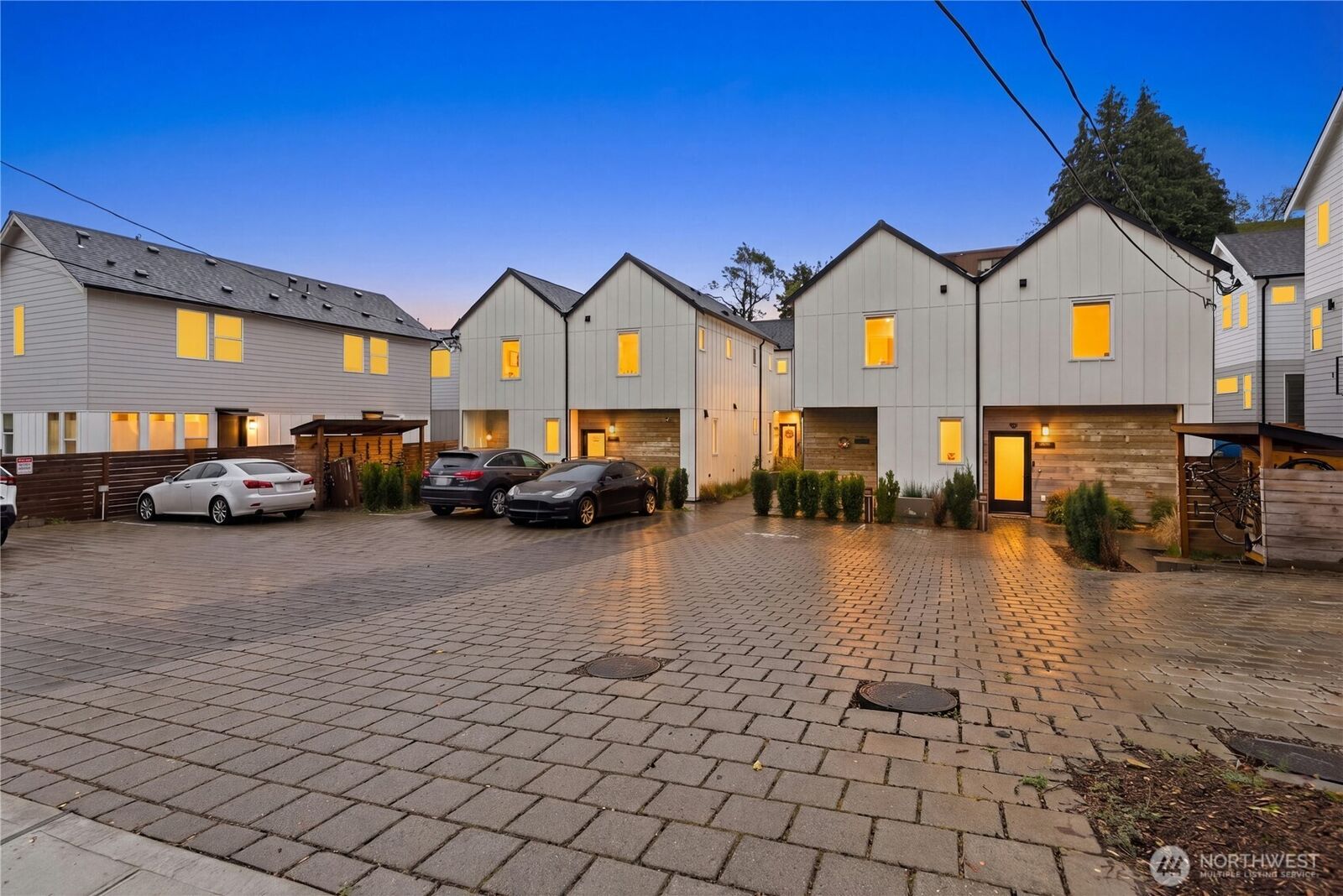 Property Photo:  10354  Wallingford Avenue N B  WA 98133 