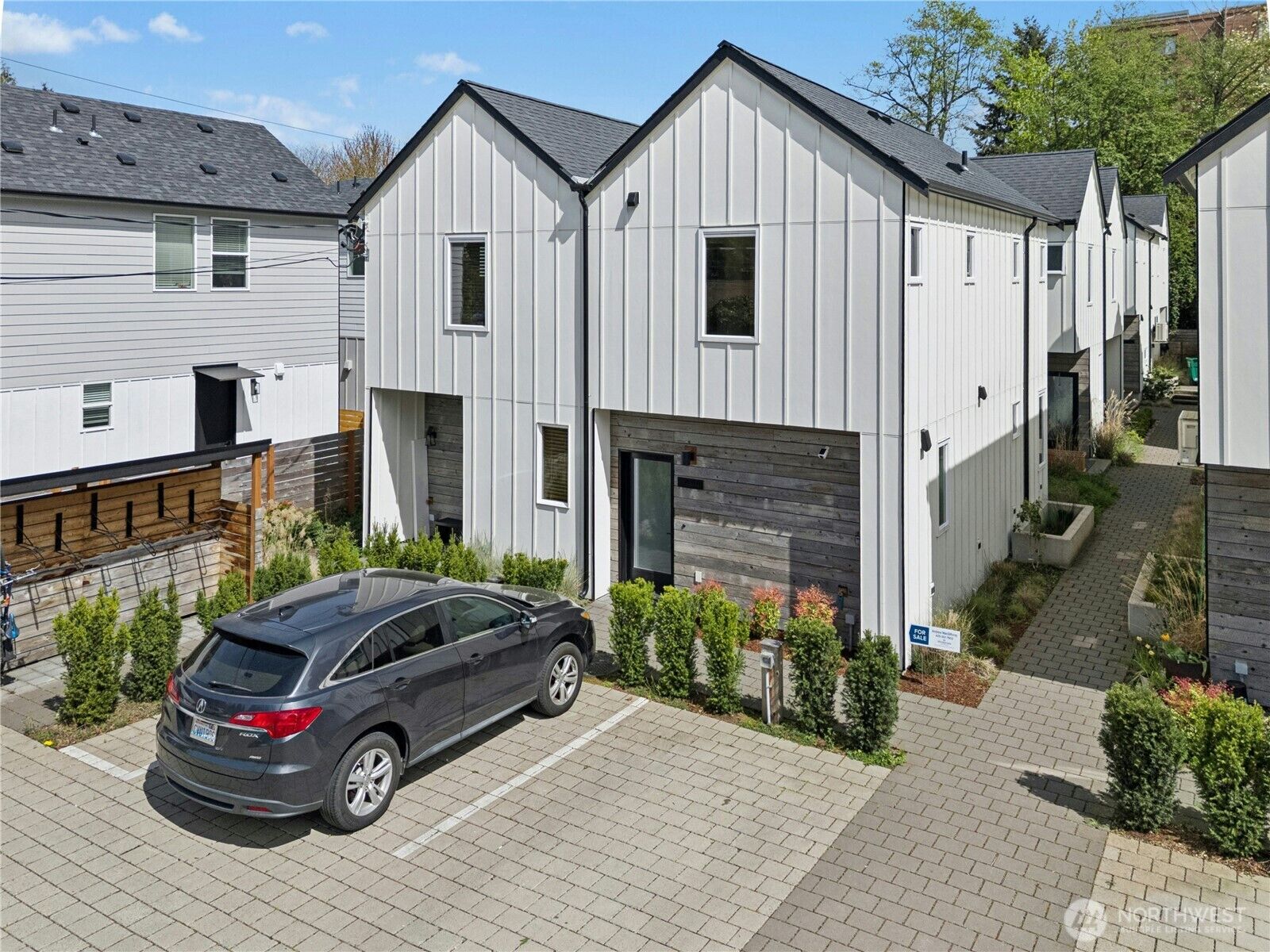 Property Photo: 10354 Wallingford Avenue N B WA 98133
