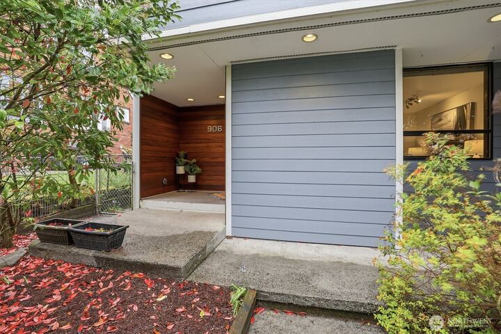 Property Photo:  906 N 76th Street  WA 98103 