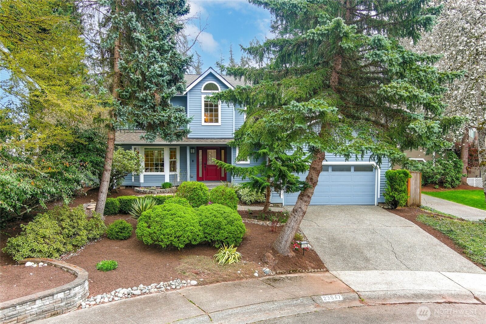 Property Photo:  23947 SE 42nd Place  WA 98029 