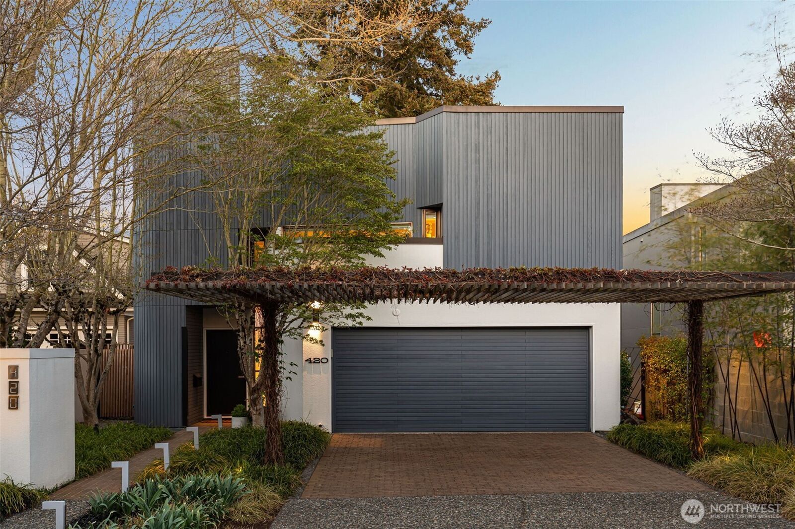 Property Photo:  420  34th Avenue  WA 98122 