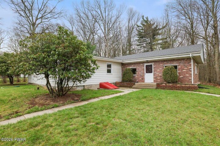Property Photo:  207 Sunset Hill Road  PA 18428 
