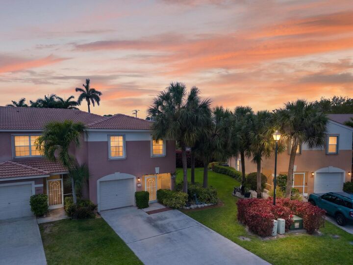 Property Photo:  6887 Willow Creek Run  FL 33463 