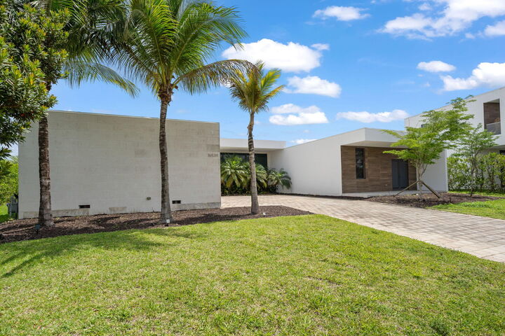 Property Photo:  16539 N Botaniko Dr Drive N  FL 33326 