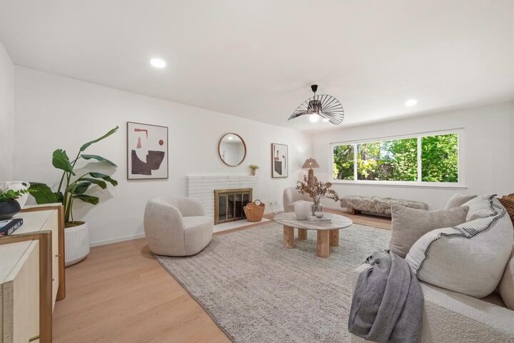 Property Photo: 997 Ilima Way CA 94306