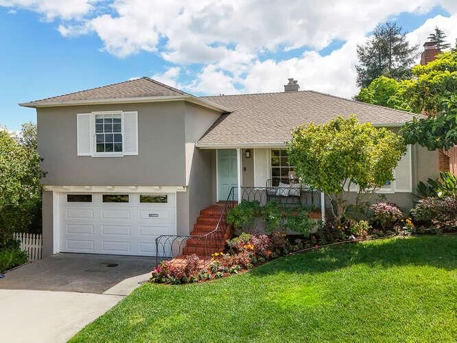 Property Photo:  811 Nevada Avenue  CA 94402 