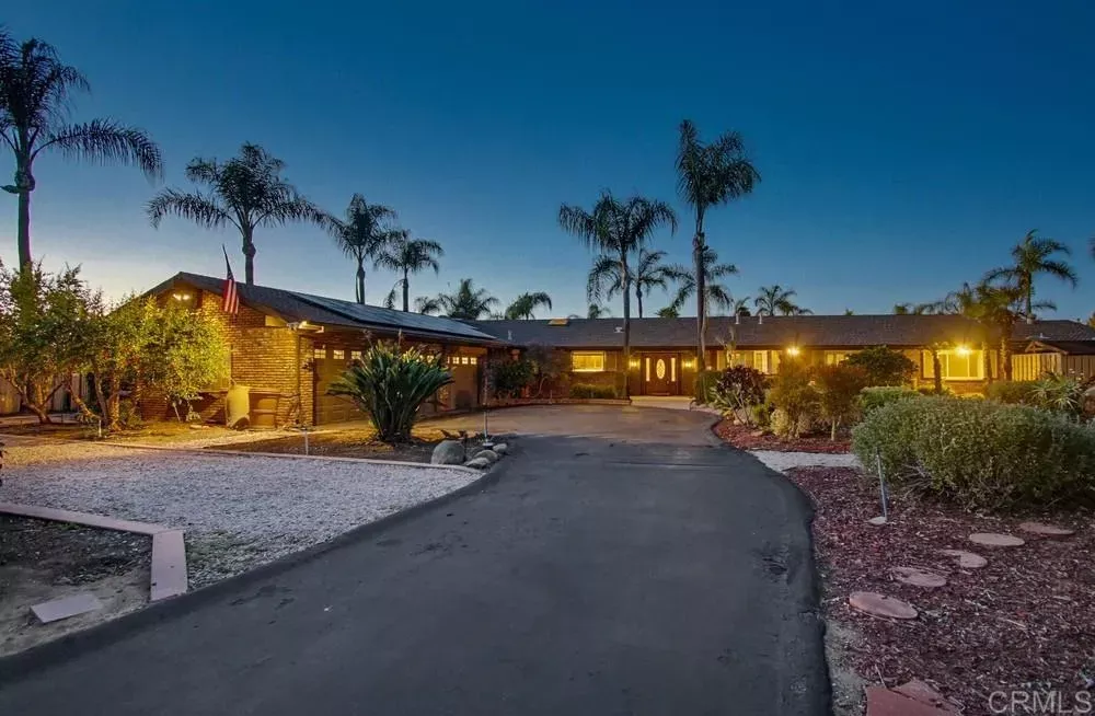 Property Photo:  5015 Estates Way  CA 92020 