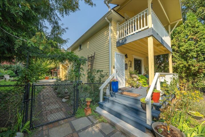 Property Photo:  19 N Ash St  WA 99201 