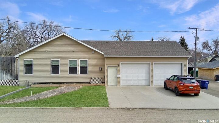 Property Photo: 808 Chaplin Street SK S9H 1J5