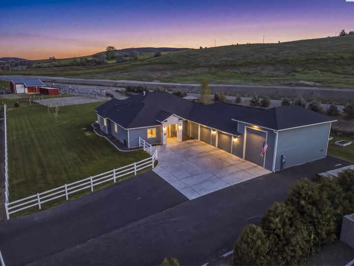 Property Photo:  2807 N Riverside Drive  WA 99353 