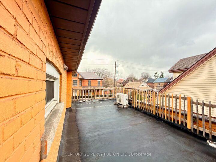 Photo de la propriété:  108 Cumberland Avenue 2nd Floor  ON L8M 1Z3 