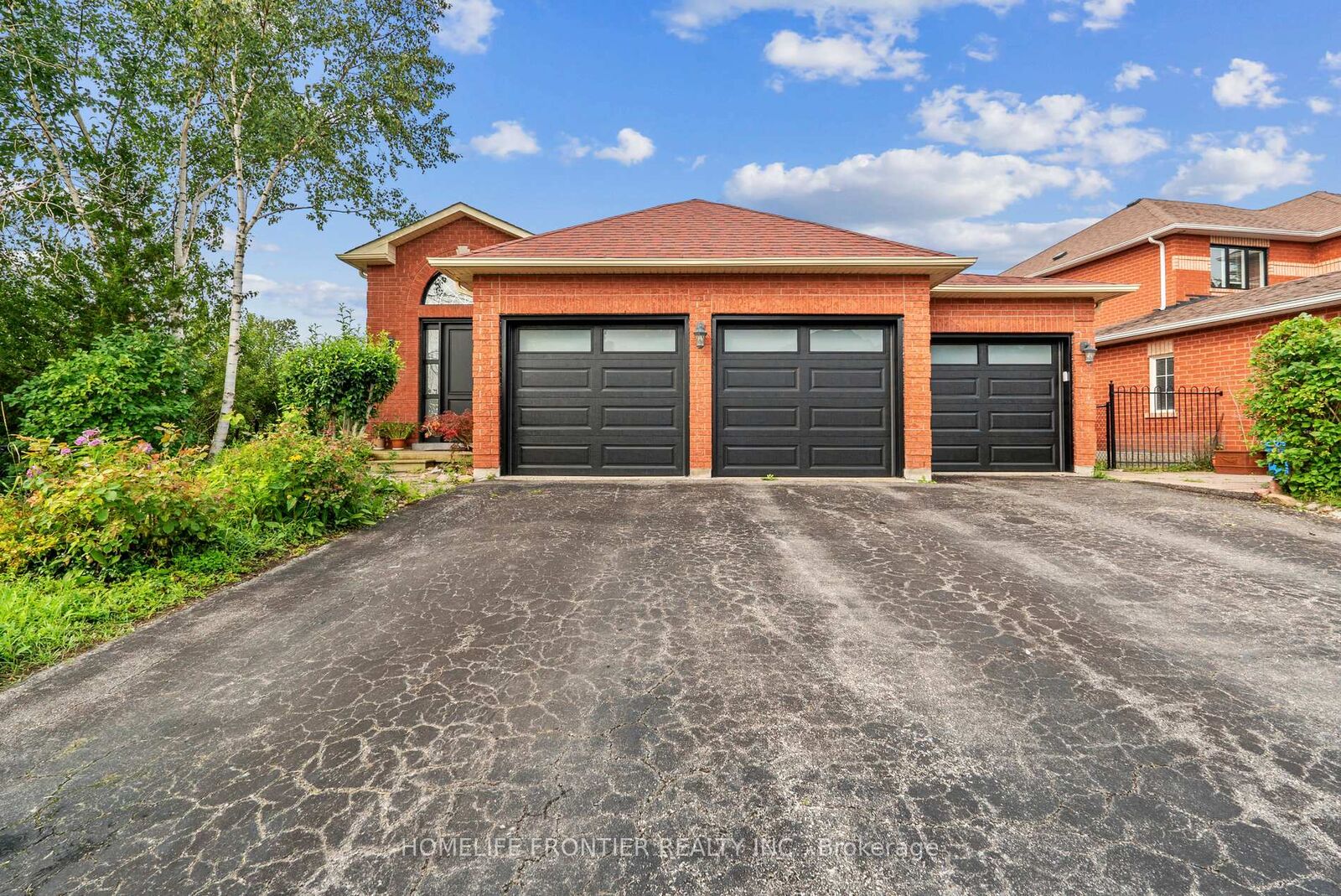 Property Photo: 1906 Webster Boulevard W ON L9S 2A6
