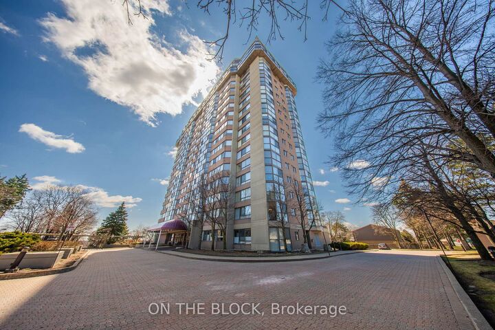 Property Photo: 880 Dundas Street W 203 ON L5C 4H3