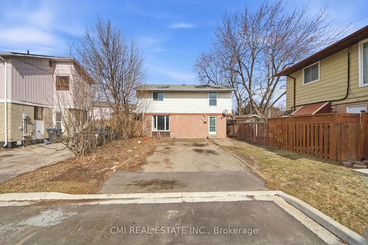 Property Photo: 8 Huronia Court ON L6S 2C7