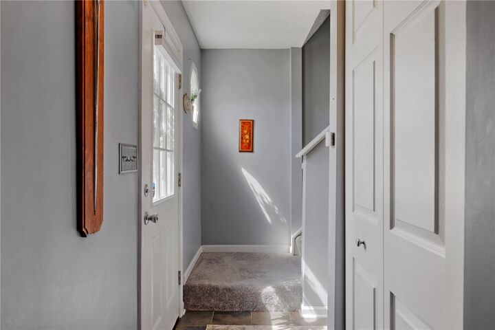 Property Photo:  1427 Yorktown Dr  PA 15055 