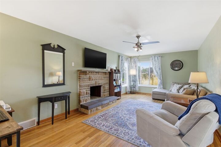 Property Photo: 1707 Worcester Drive PA 15243