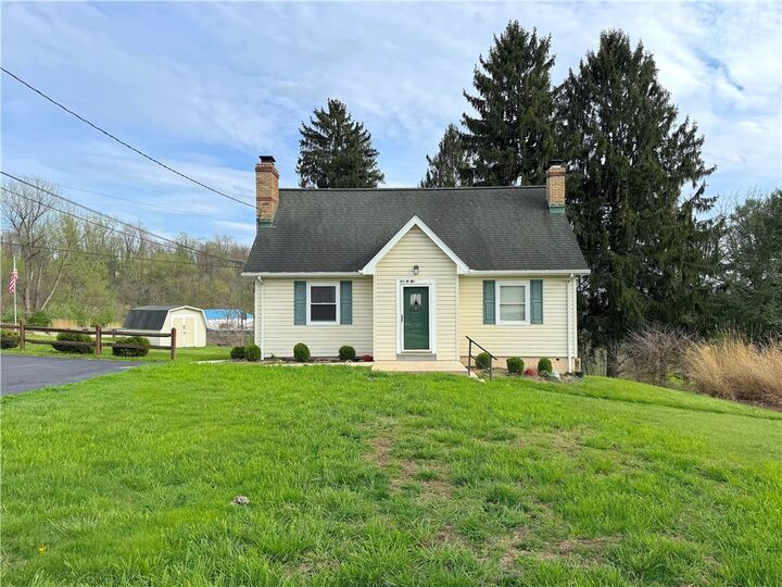 Property Photo:  7 W Pine St  PA 15626 