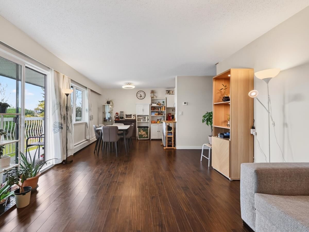 Property Photo: 6340 Buswell Street 211 BC V6Y 2E9