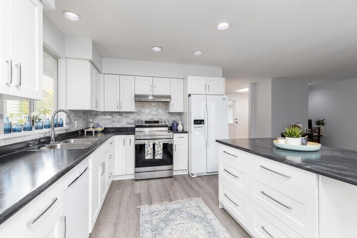 Property Photo: 14129 16A Avenue BC V4A 8K2