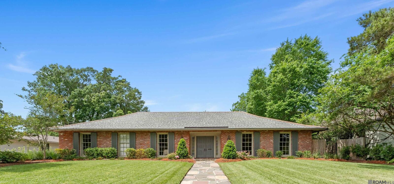 Property Photo:  1932 Country Club Dr  LA 70808 