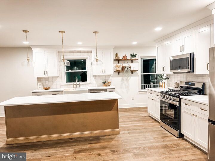 Property Photo:  36 Kingston Drive  PA 17078 