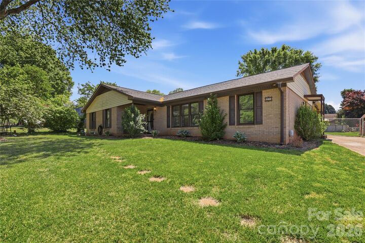 Property Photo:  125 Southwood Park Road  NC 28117 