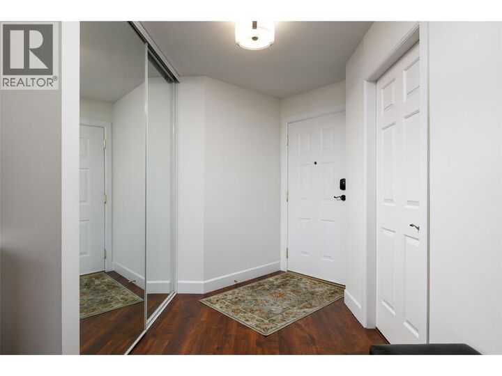 Property Photo:  1055 Lawrence Avenue 202  BC V1Y 6M3 