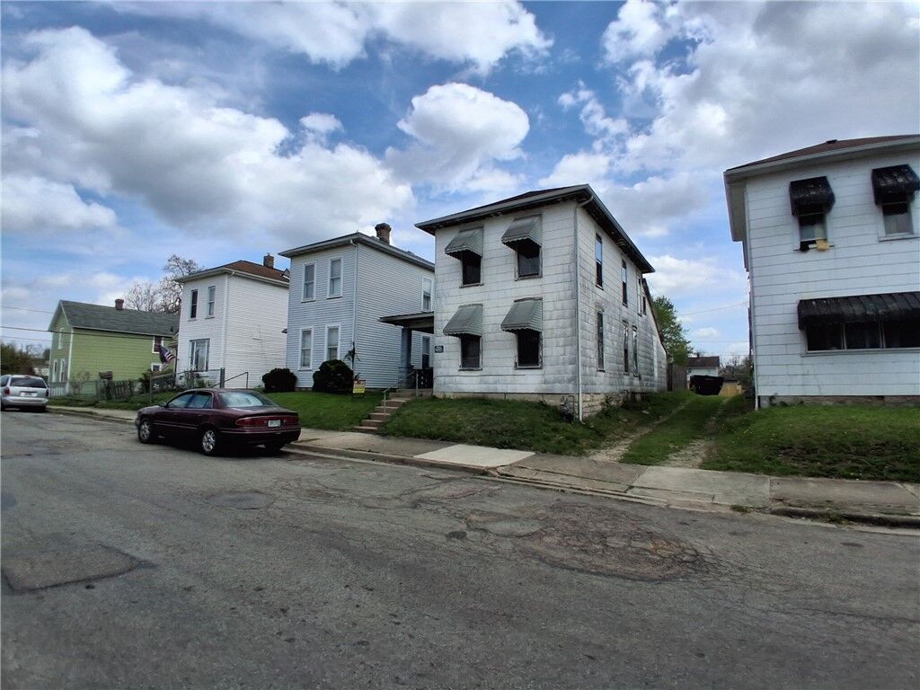 Property Photo:  1126 Oak Street  OH 45505 