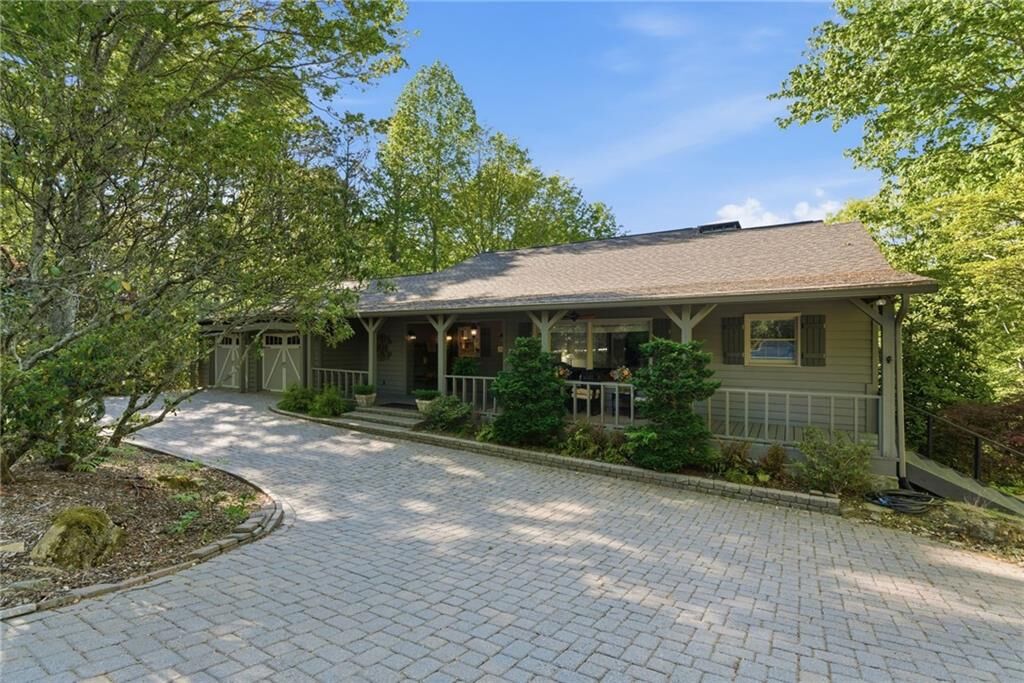 Property Photo:  204 Doe Run  GA 30571 