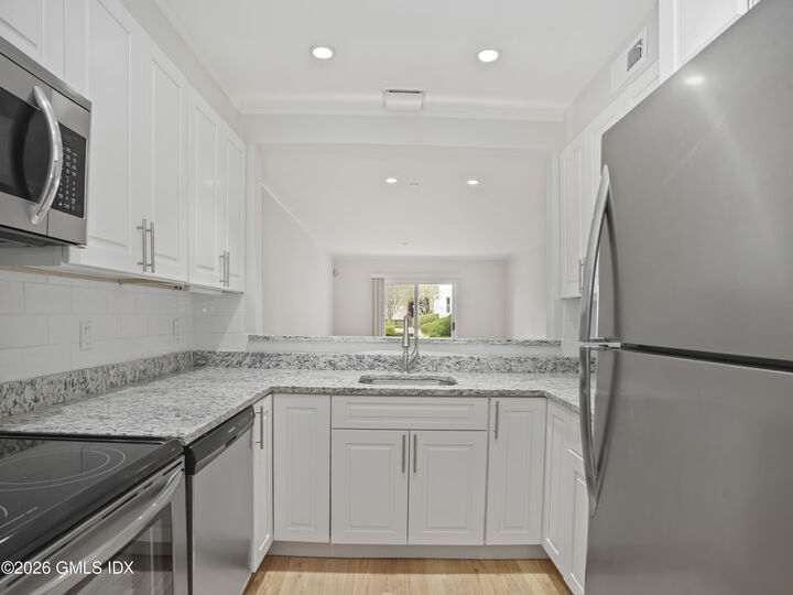 Property Photo:  51 Forest Avenue Apt 23  CT 06870 