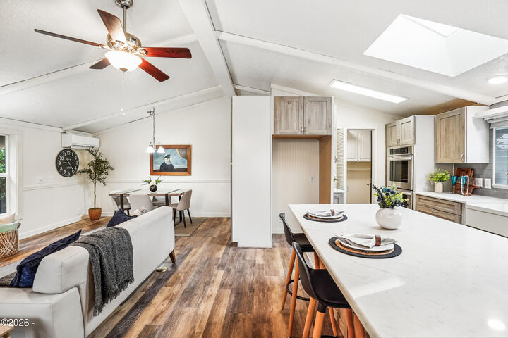 Property Photo:  1626 NW 21st Street  OR 97367 