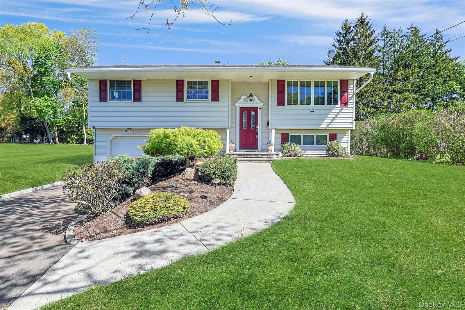 Property Photo:  21 Kreuz Drive  NY 10994 