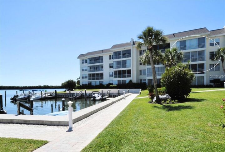 Property Photo: 600 Sutton Place B302 FL 34228