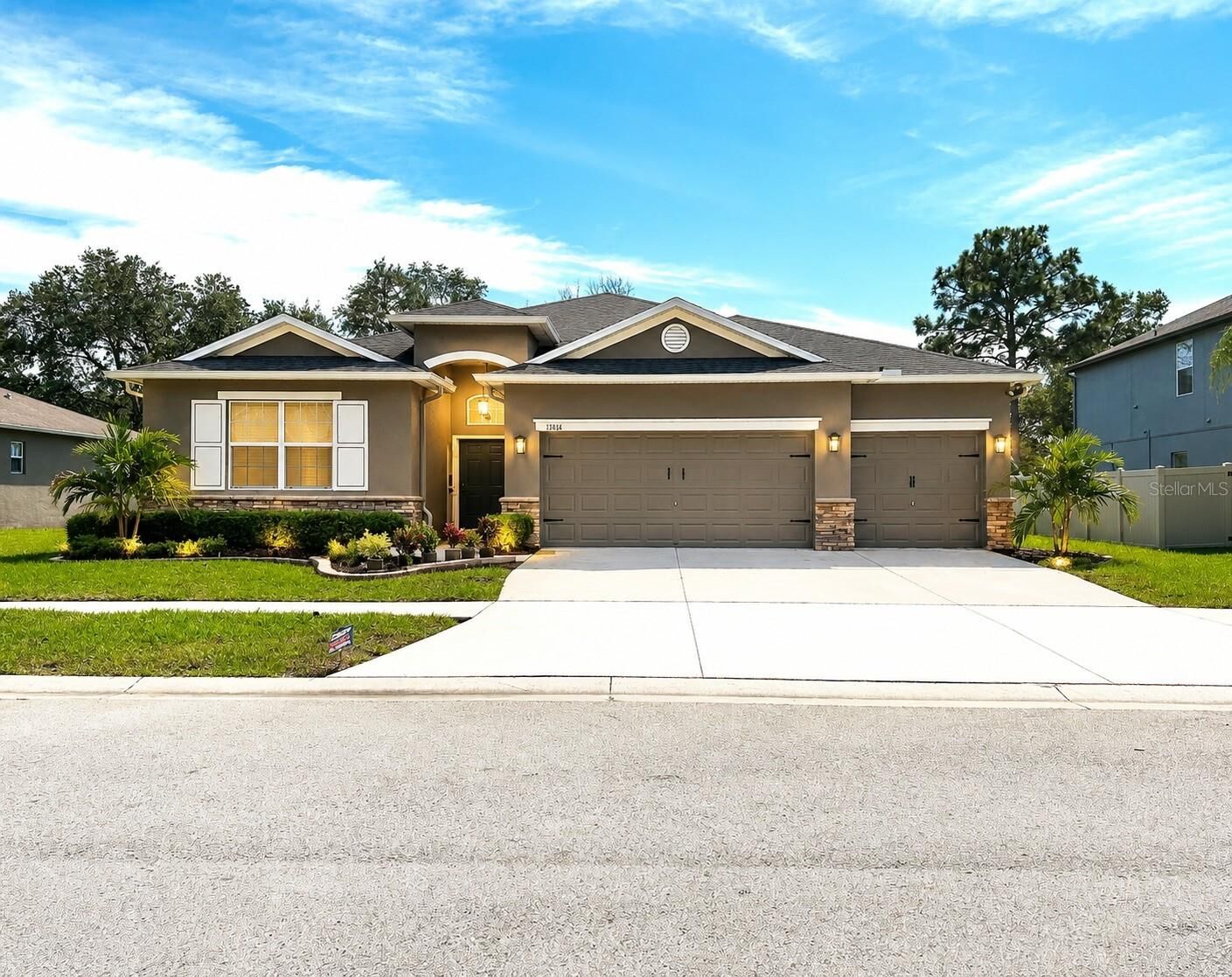 Property Photo:  13814 Bee Tree Court  FL 34669 