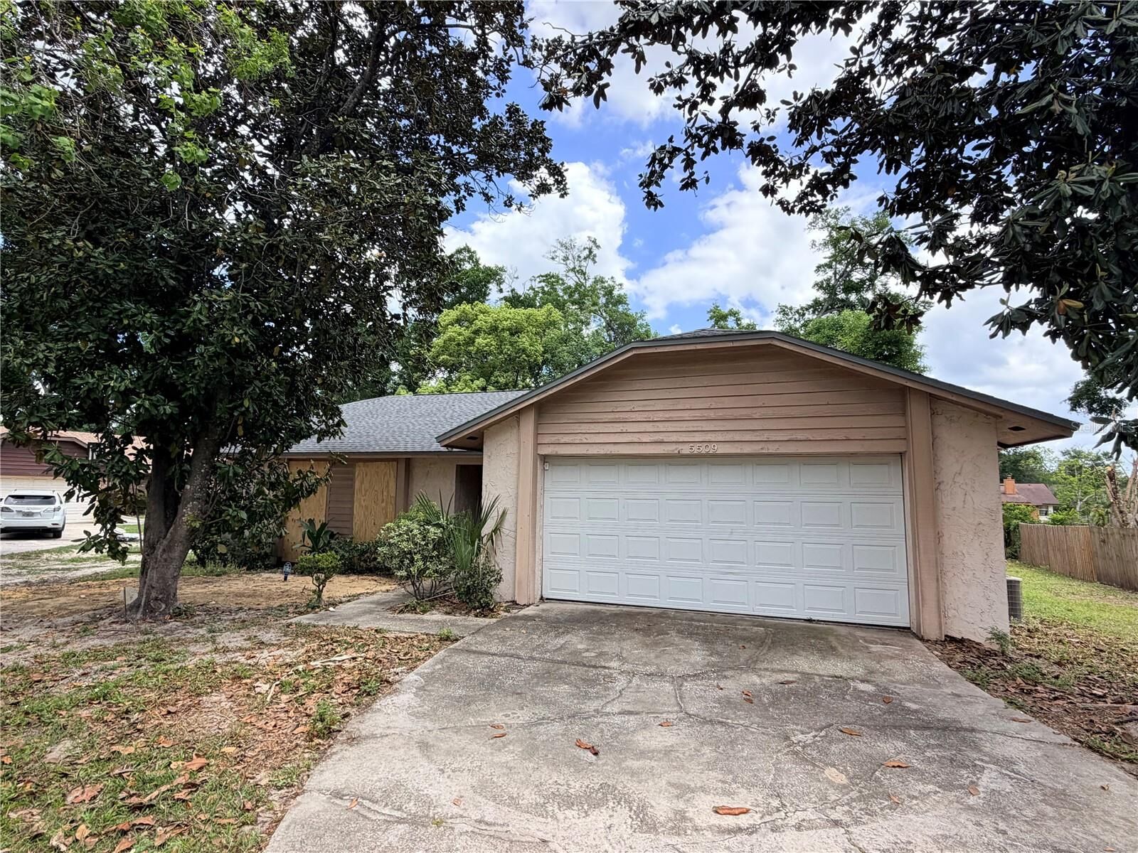 Property Photo: 5509 Lighthouse Road FL 32808