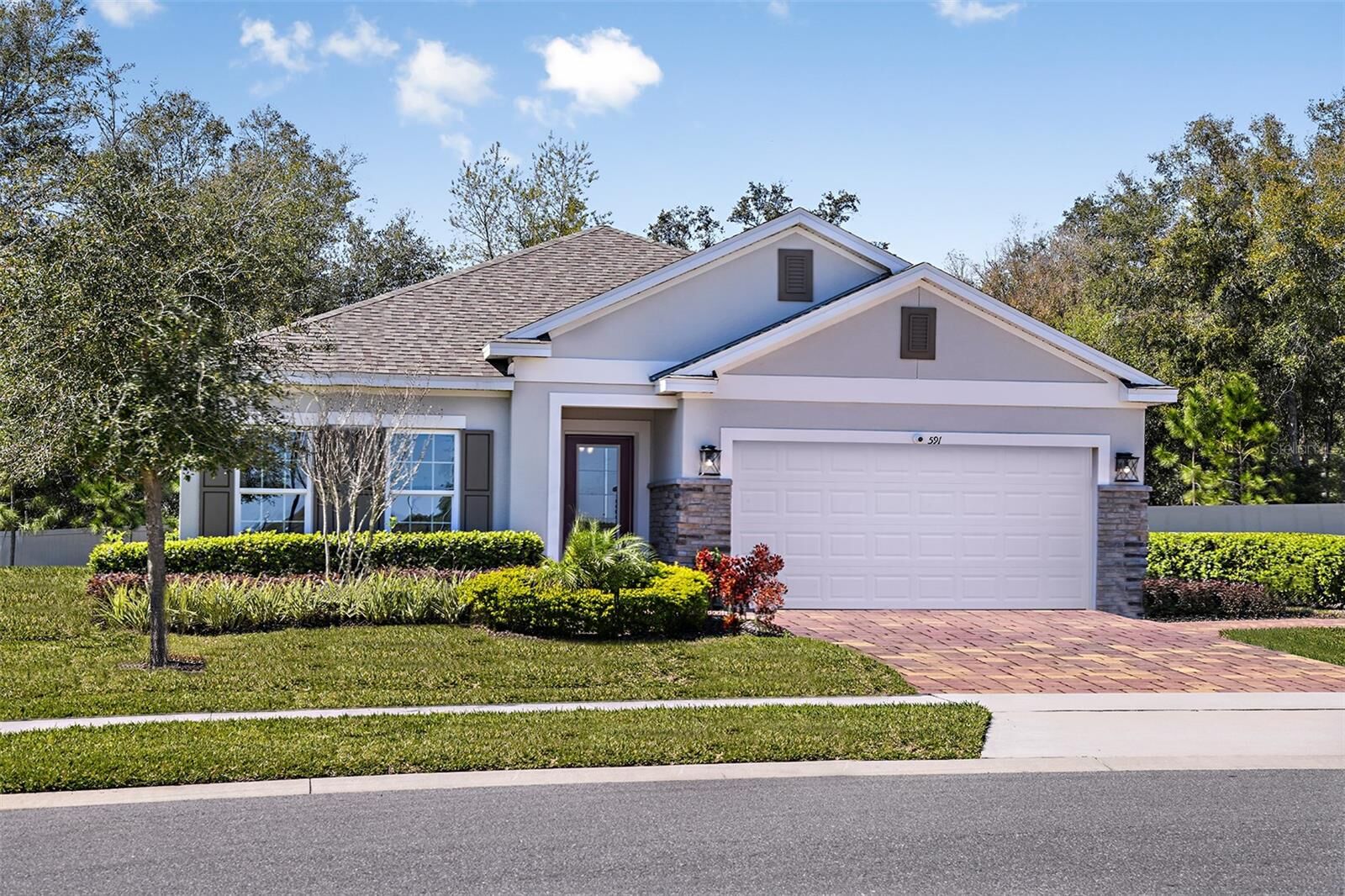 Property Photo: 591 Darshire Avenue FL 32736