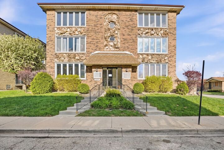 Property Photo:  6257 S Newland Avenue 1N  IL 60638 