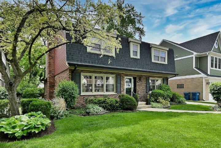 Property Photo:  191 S Hawthorne Avenue  IL 60126 