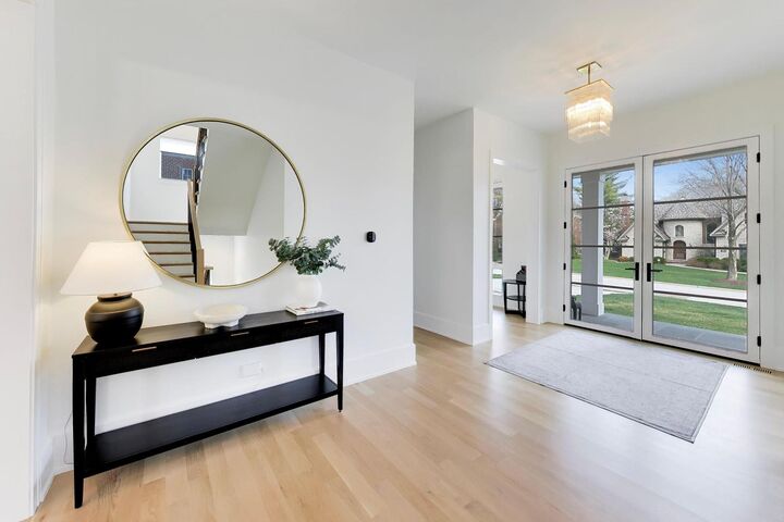 Property Photo:  910 Allmen Avenue  IL 60521 
