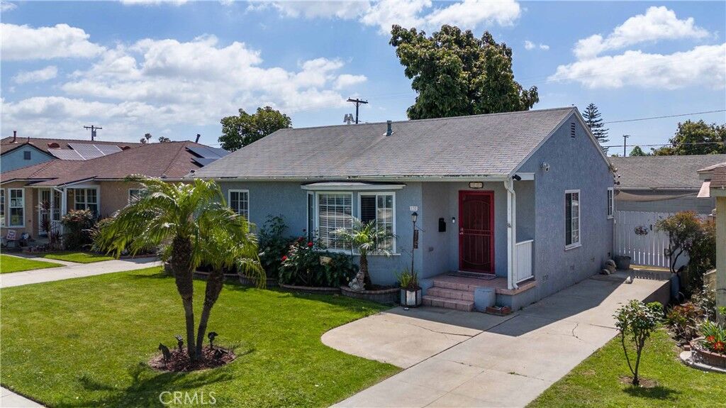 Property Photo:  132 West 52nd St  CA 90805 