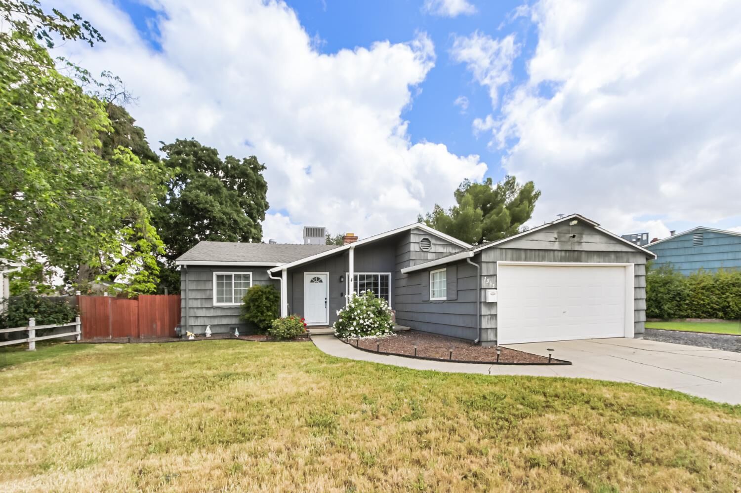 Property Photo:  7333 Circle Parkway  CA 95823 