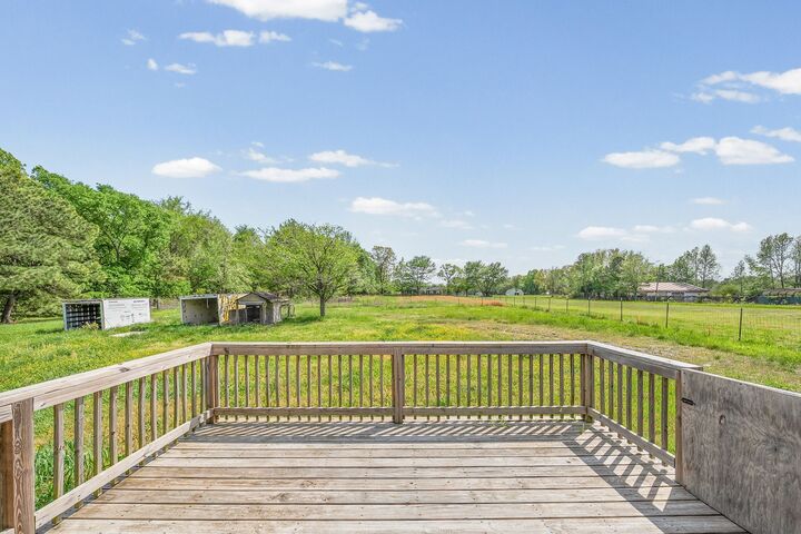 Property Photo:  1912 Woodlawn Rd  TN 37042 