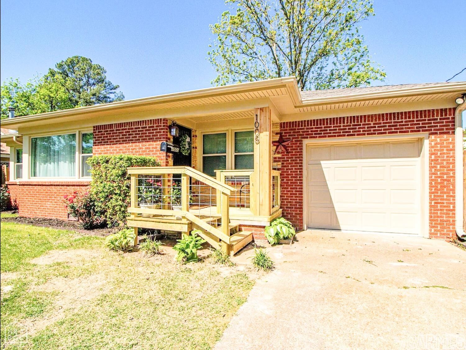 Property Photo:  1005 Chestnut Street  AR 72401 