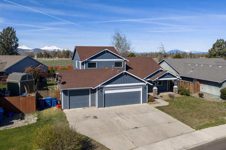Property Photo:  2113 NW 22nd Street  OR 97756 