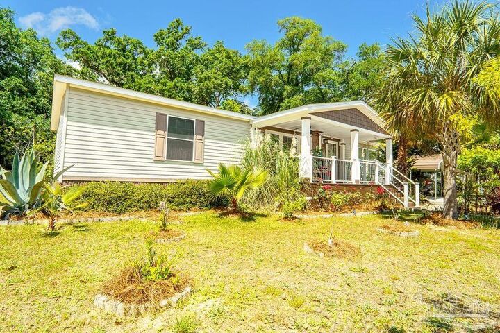 Property Photo:  3111 Owen Bell Ln  FL 32507 